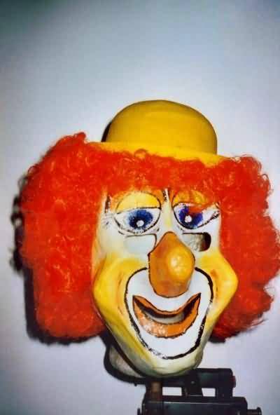 ../Images/clown_mit_gelbem_hut.jpg